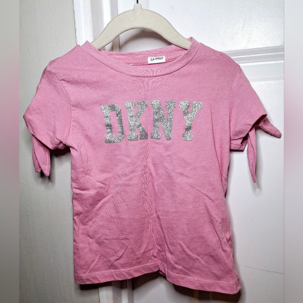DKNY Silver Logo Short Sleeve Tee (5T)